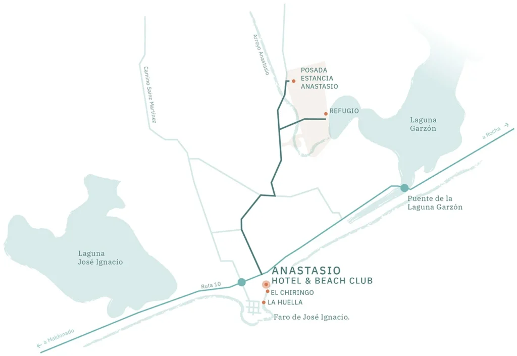 Mapa ilustrado con la ubicación del Hotel Anastasio, la Estancia Anastasio y el Refugio, cerca de la Laguna Garzón en José Ignacio, Uruguay.